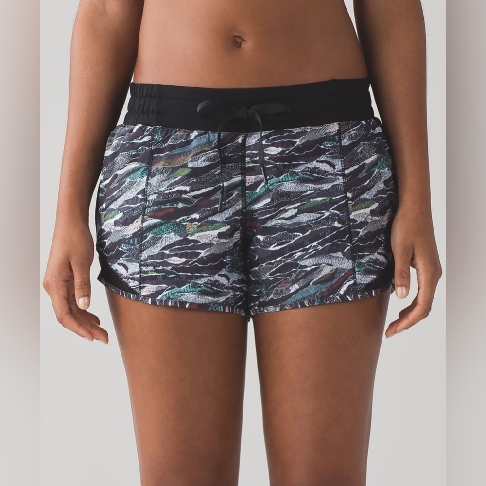 LULULEMON Hotty Hot Short (Long  4")
Mini Sweatr Multi Black / Black - Picture 2 of 11